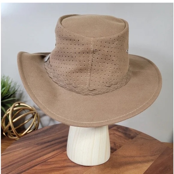 Aussie Chiller Hat Wide Brim Soaker Size Medium
NWOT - Picture 3 of 4